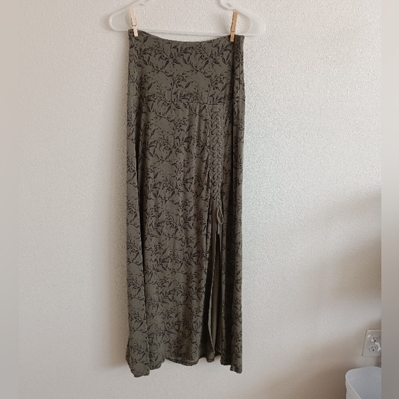Long Patterned Hemp Maxi Skirt with Slit - Picture 2 of 6